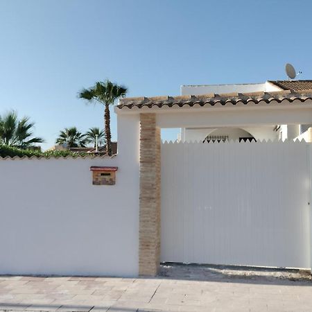 Вилла Acogedora Casa Con Piscina Торевьиа Экстерьер фото