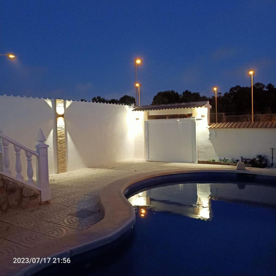Вилла Acogedora Casa Con Piscina Торевьиа Экстерьер фото