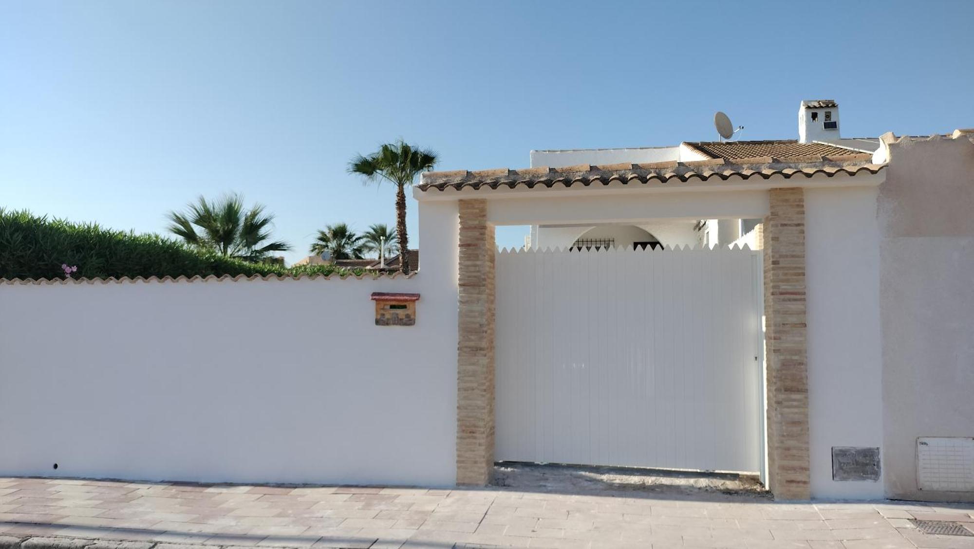 Вилла Acogedora Casa Con Piscina Торевьиа Экстерьер фото